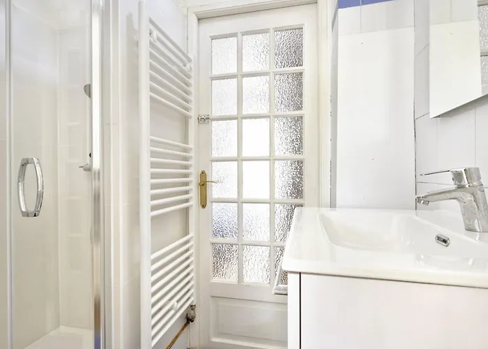 : T4 Avec Terrasse Et Parking A 400m De La ! - Fr-1-433-128 * آركاشو