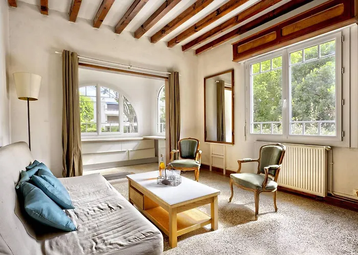 شقة : T4 Avec Terrasse Et Parking A 400m De La ! - Fr-1-433-128 *